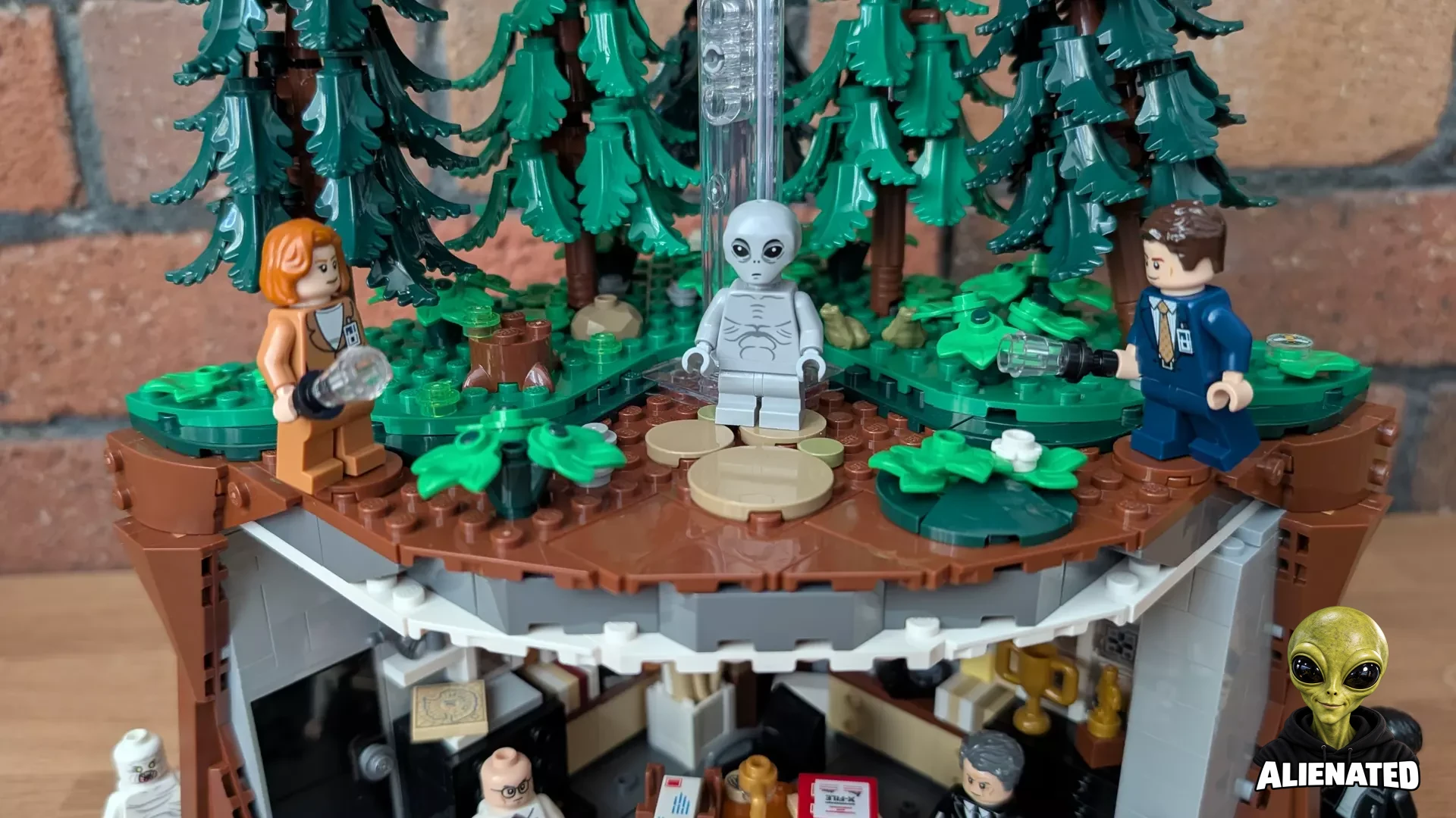 Picture of the Lego The X-Files set