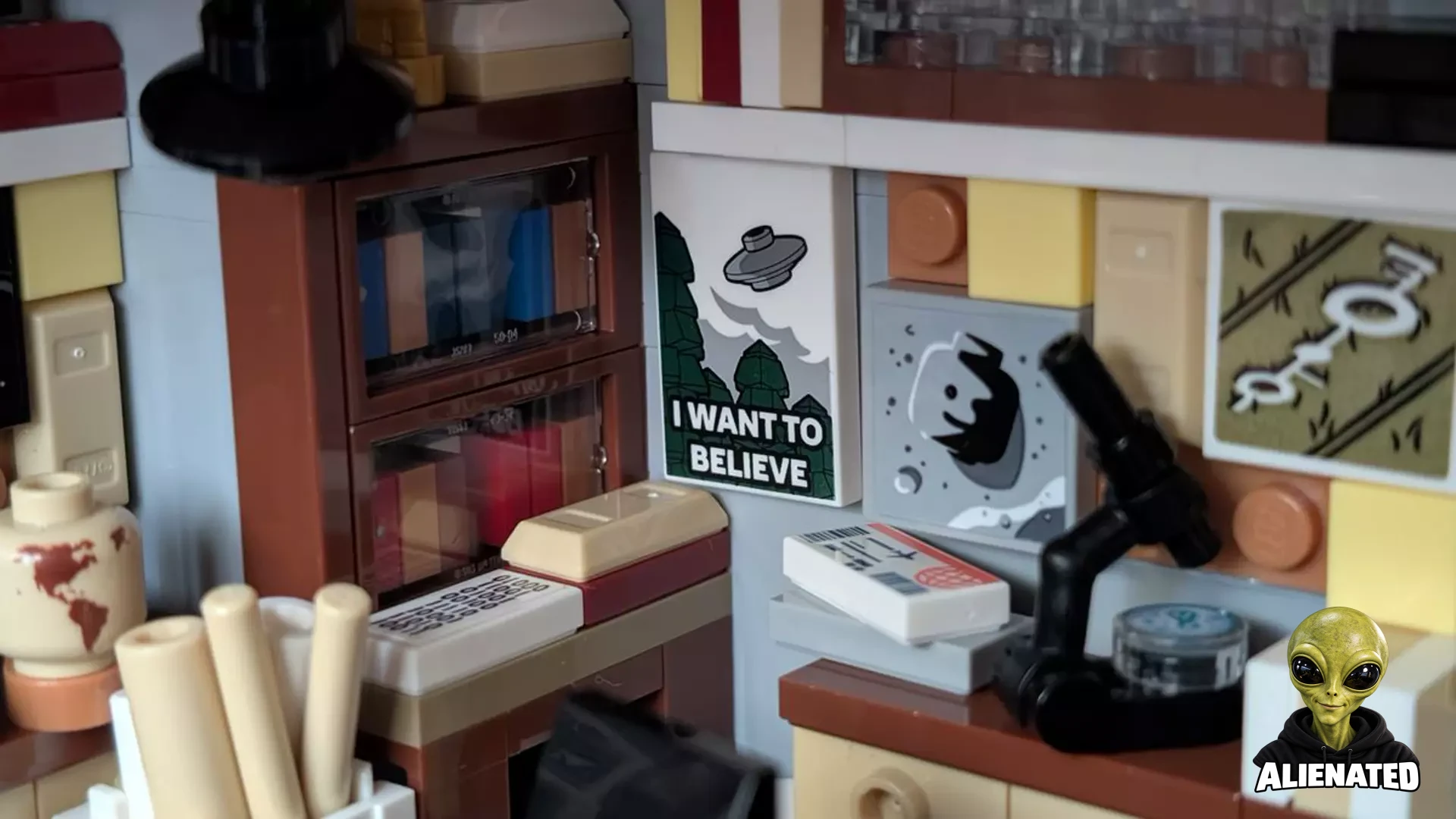 Picture of the Lego The X-Files set